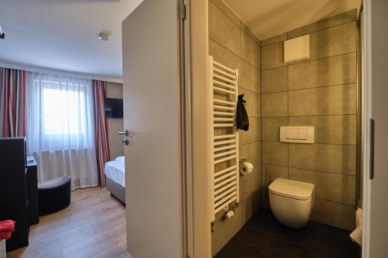 Hotel Roter Hahn ريغنسبورغ المظهر الخارجي الصورة