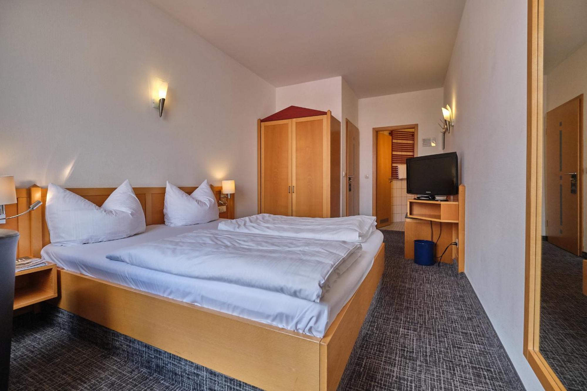 Hotel Roter Hahn ريغنسبورغ المظهر الخارجي الصورة