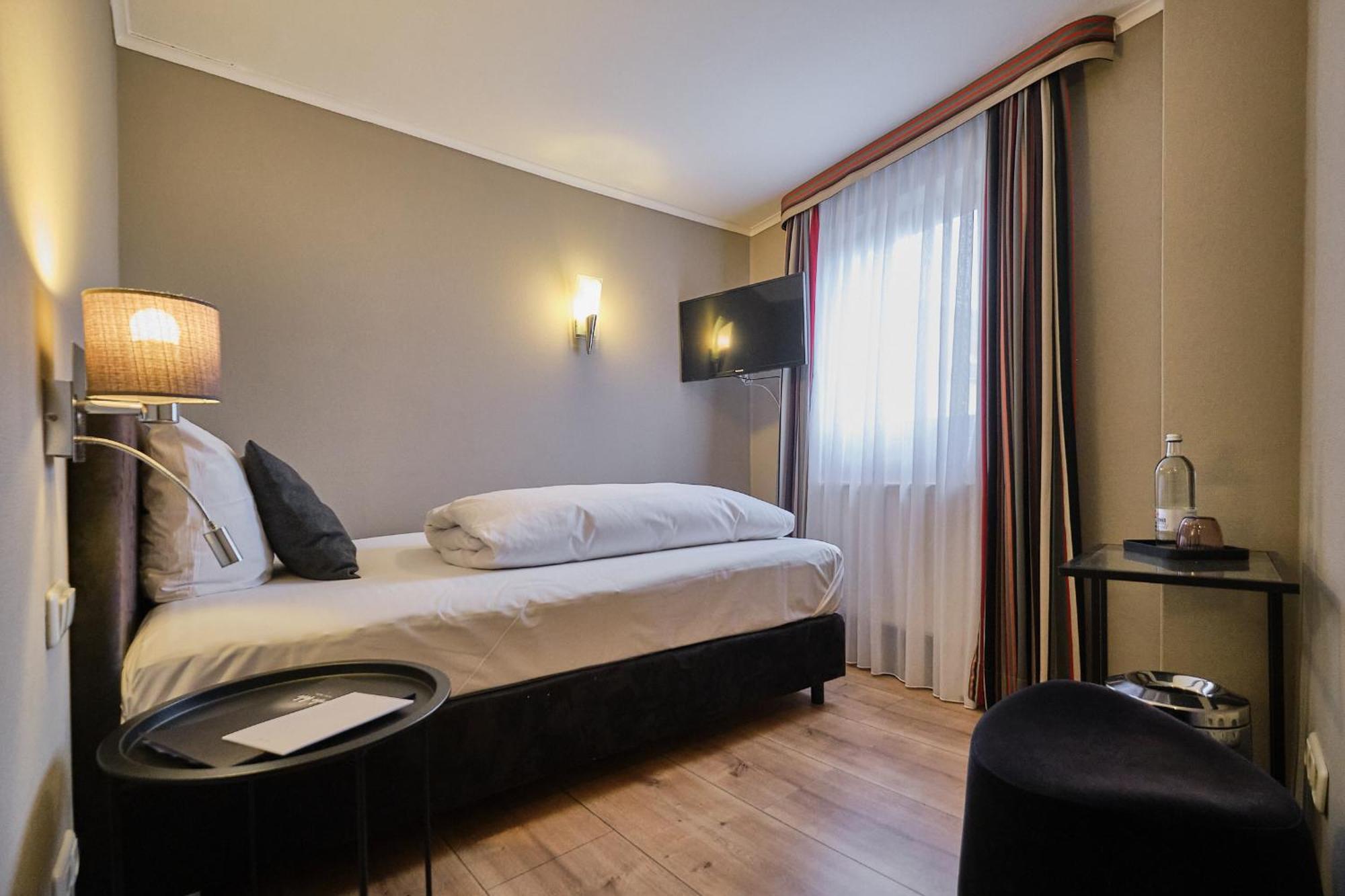 Hotel Roter Hahn ريغنسبورغ المظهر الخارجي الصورة